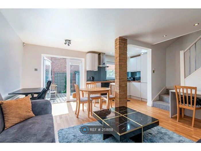 2 Bedroom Semi-Detached House To Rent In St. Michaels Close, London, E16