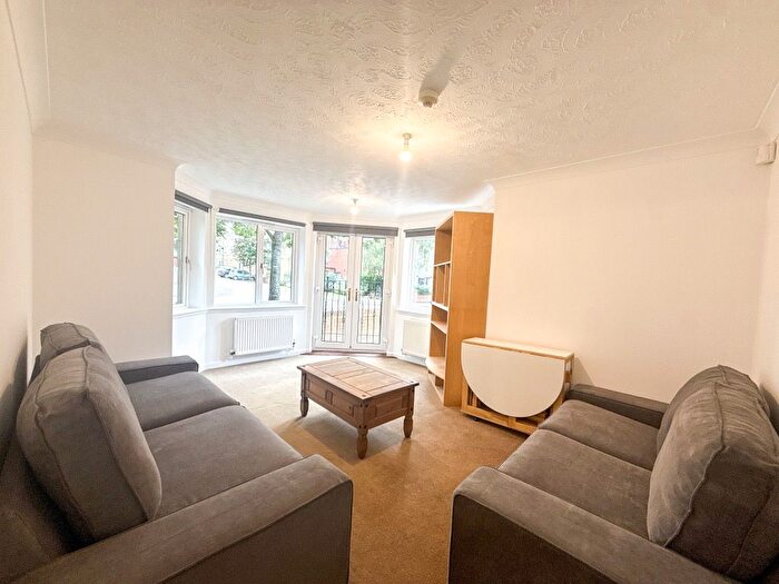 3 Bedroom Flat To Rent In Easter Dalry Drive, Dalry, Edinburgh, EH11