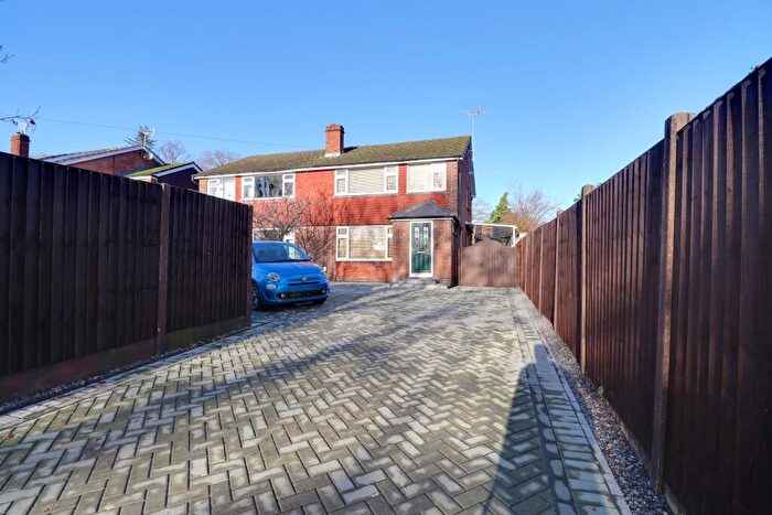 3 Bedroom Semi Detached House For Sale In Oaklands Grove, Waterlooville, PO8