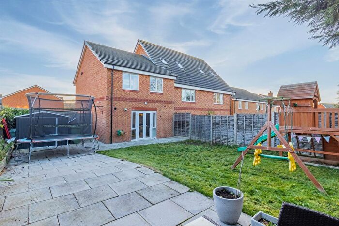 3 Bedroom End Of Terrace House For Sale In Flint Close, Southam, CV47