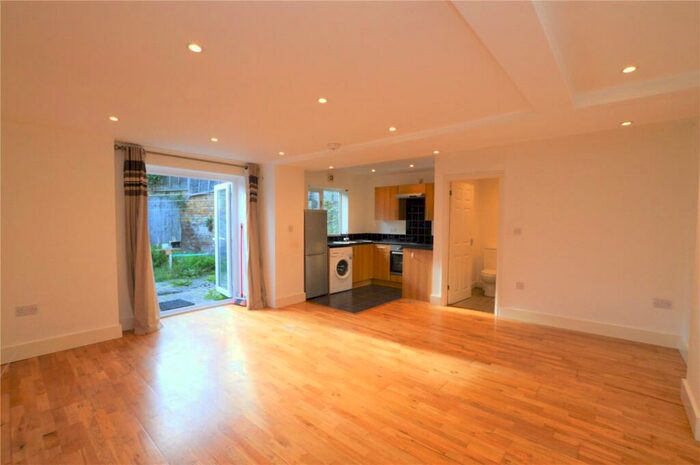 Apartment To Rent In Sydenham Park Road, London, SE26