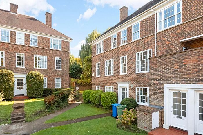 3 Bedroom Flat For Sale In College Road, Dulwich, London, SE21
