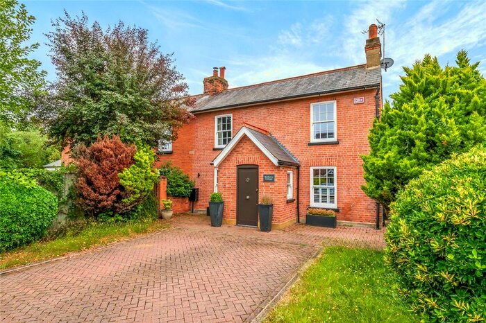 3 Bedroom Detached House To Rent In Northfield Farm Mews, Cobham, KT11