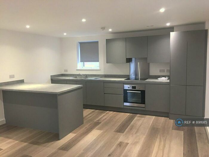 3 Bedroom Flat To Rent In Walkden Road, Worsley, Manchester, M28