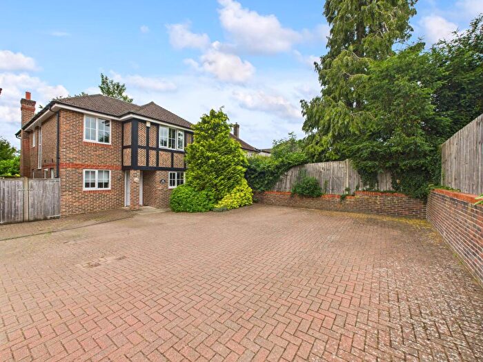 4 Bedroom Detached House For Sale In Upper Icknield Way, Princes Risborough, Buckinghamshire, HP27