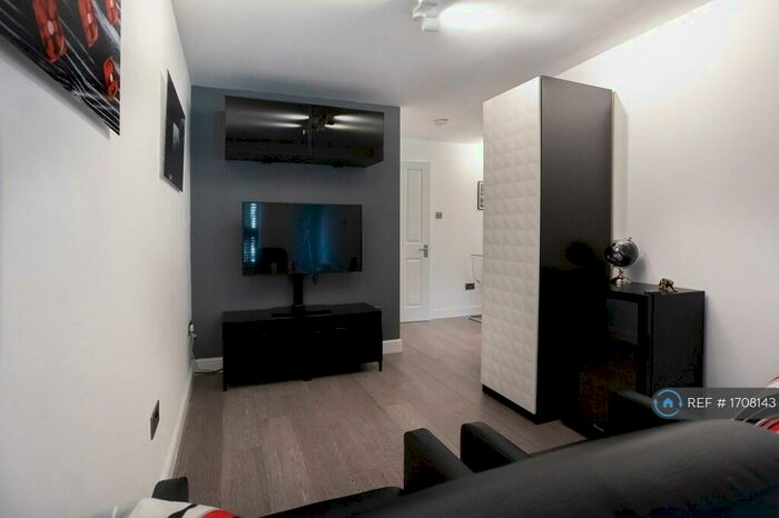 1 Bedroom Maisonette To Rent In Carters Walk, Farnham, GU9