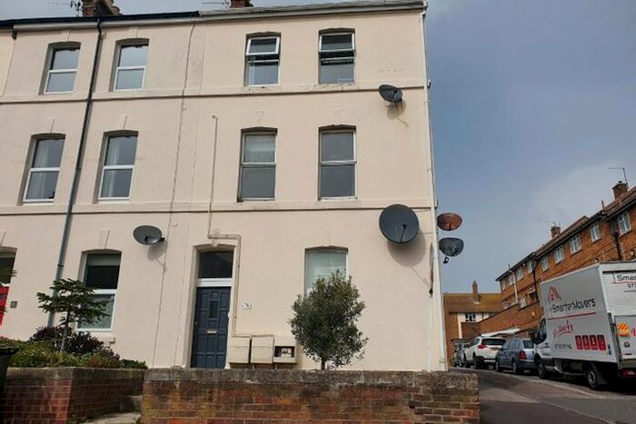 2 Bedroom Flat To Rent In St Leonards Road, Weymouth, DT4