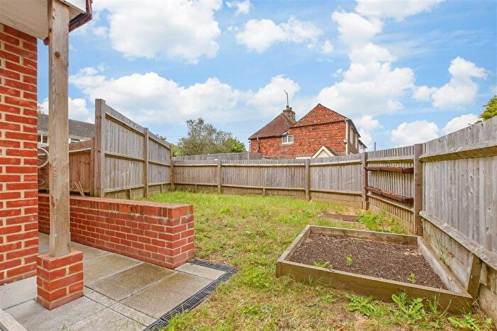 2 Bedroom Flat For Sale In Bishop Close, High Halden, Ashford, Kent, TN26