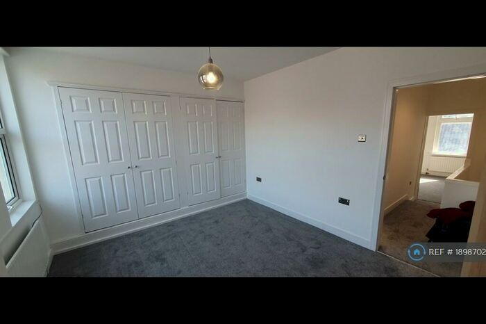 3 Bedroom Flat To Rent In Coombe Terrace, Hove, BN2