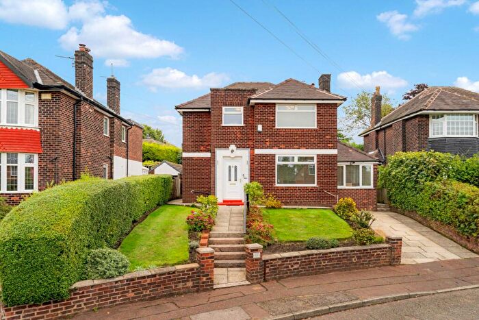 3 Bedroom Detached House For Sale In Old Hall Road, Whitefield, M45