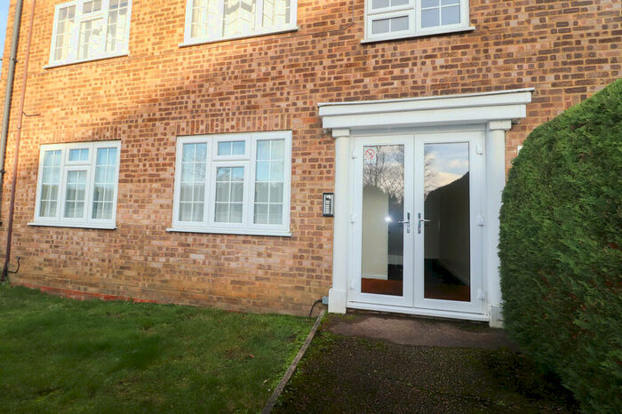 2 Bedroom Flat To Rent In Fernhill Road, Farnborough, GU14