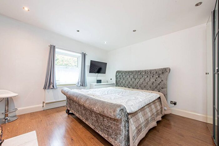 2 Bedroom Flat For Sale In Woodland Road, New Southgate, Southgate, N11