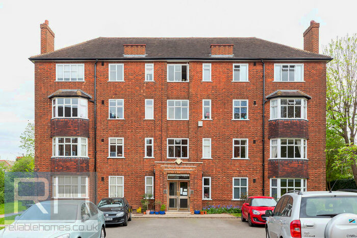 2 Bedroom Apartment To Rent In Haslemere Road, Crouch End, London, N8