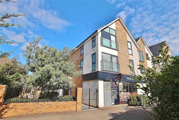 2 Bedroom Apartment To Rent In Knaphill, Surrey, GU21