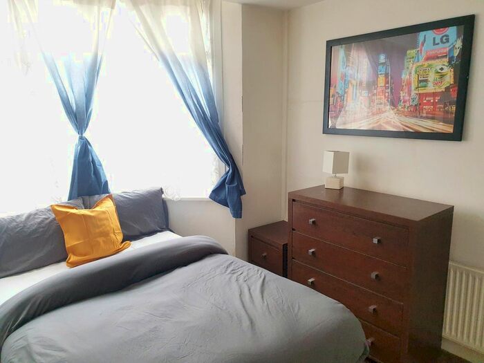 Studio To Rent In New Road, Dudley, DY2