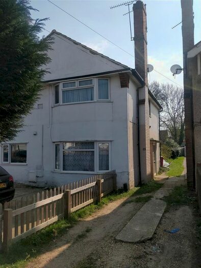 2 Bedroom Maisonette To Rent In Furnival Avenue, Slough, Berkshire, SL2