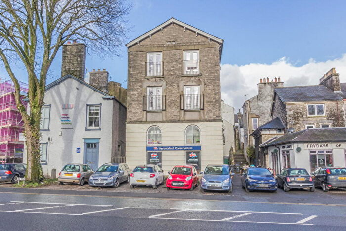 2 Bedroom Flat To Rent In New Road, Kendal, LA9