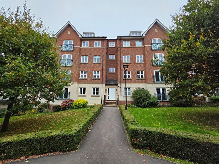 2 Bedroom Flat For Sale In Viridian Square, Aylesbury, HP21