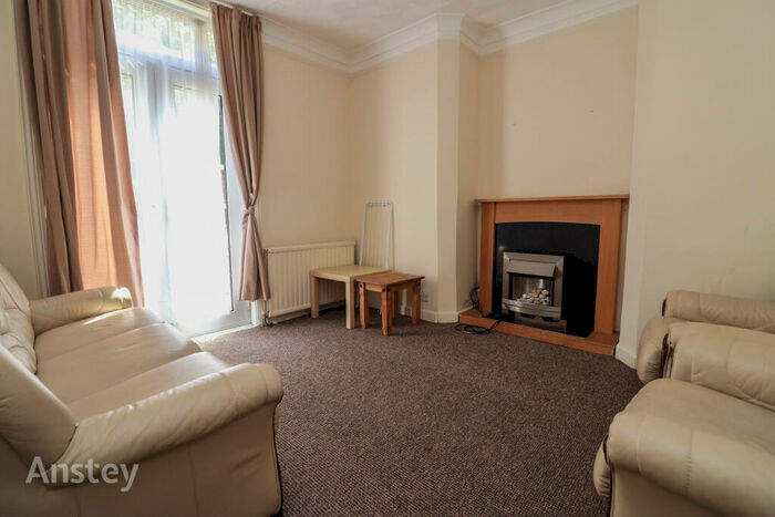 4 Bedroom Semi-Detached House To Rent In Newcombe Road, Southampton, SO15