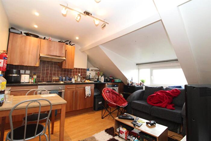 2 Bedroom Flat To Rent In Richmond Road, Roath, Cardiff, CF24