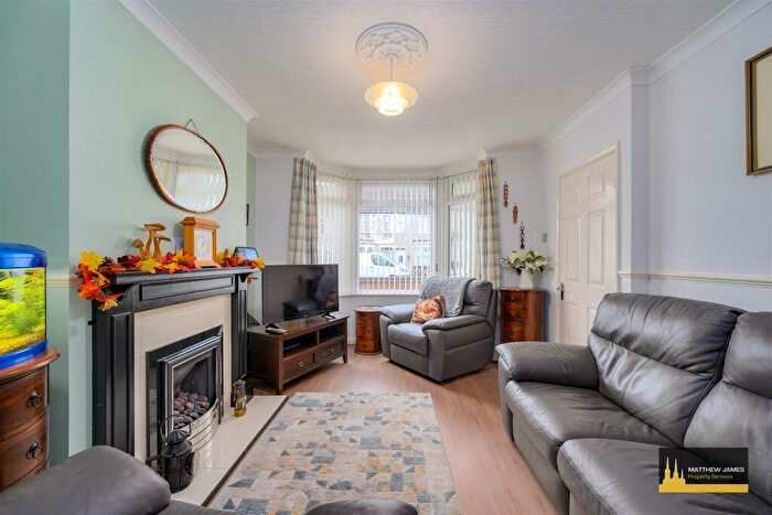 3 Bedroom End Of Terrace House For Sale In Elgar Road, Coventry *Three Double Bedrooms **, CV6