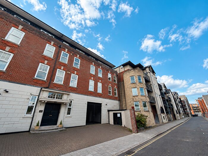 2 Bedroom Apartment To Rent In Lower Canal Walk, Southampton, SO14