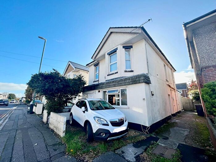 2 Bedroom Flat To Rent In Columbia Road, Bournemouth, BH10