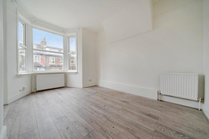 1 Bedroom Flat To Rent In Queen Mary Road, Crystal Palace, London, SE19