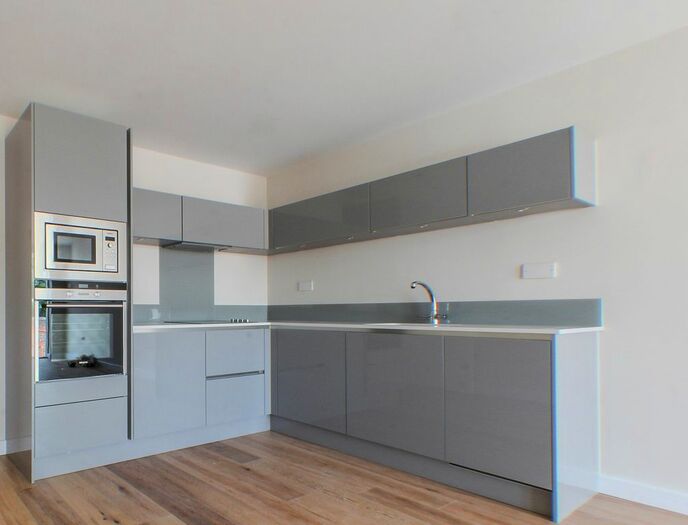 2 Bedroom Flat To Rent In Bedford Road, London, SW4