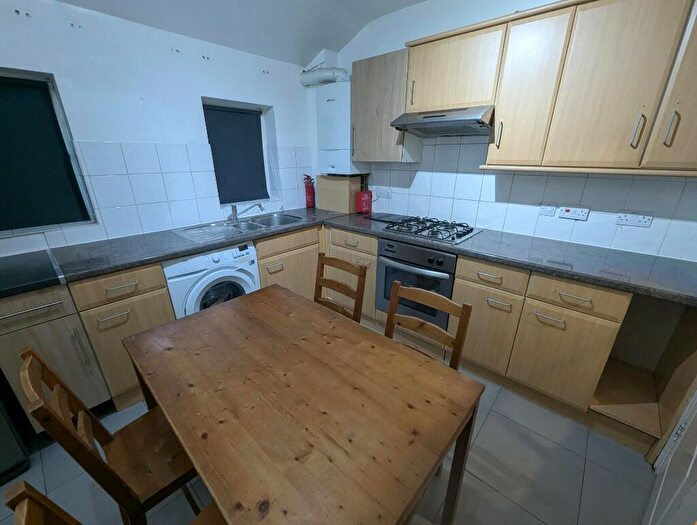 2 Bedroom Flat To Rent In Radcliffe Avenue, London, NW10