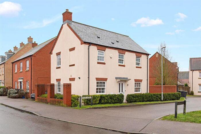 3 Bedroom Detached House For Sale In Bryony Road, Stotfold, SG5