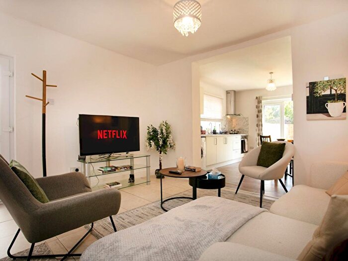 2 Bedroom Flat To Rent In Rushcliffe District, NG2