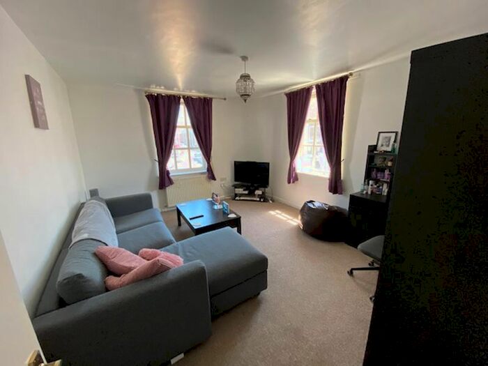 1 Bedroom Flat To Rent In Cinque Ports Street, Rye, TN31