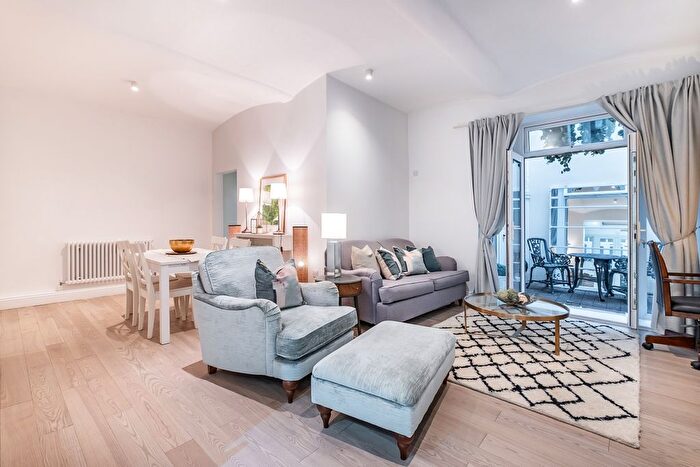 2 Bedroom Flat To Rent In Westbourne Terrace, London, W2