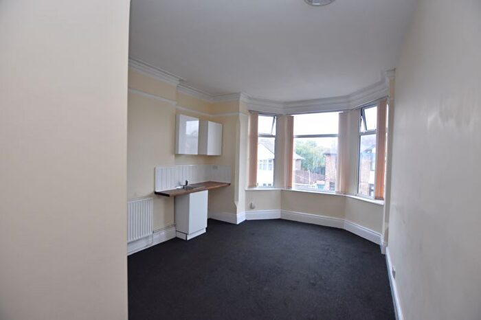 1 Bedroom Flat To Rent In Leslie Road, Forest Fields, Nottingham, NG7