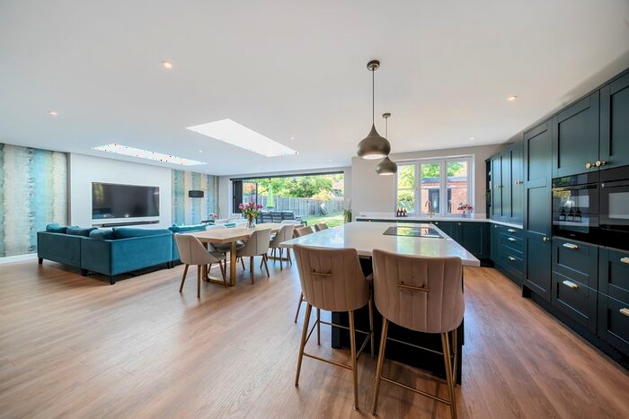 4 Bedroom Detached House To Rent In Kings Road, Fleet, GU51