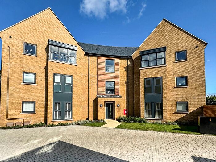 2 Bedroom Flat To Rent In Grosvenor Walk, Hertford, SG14