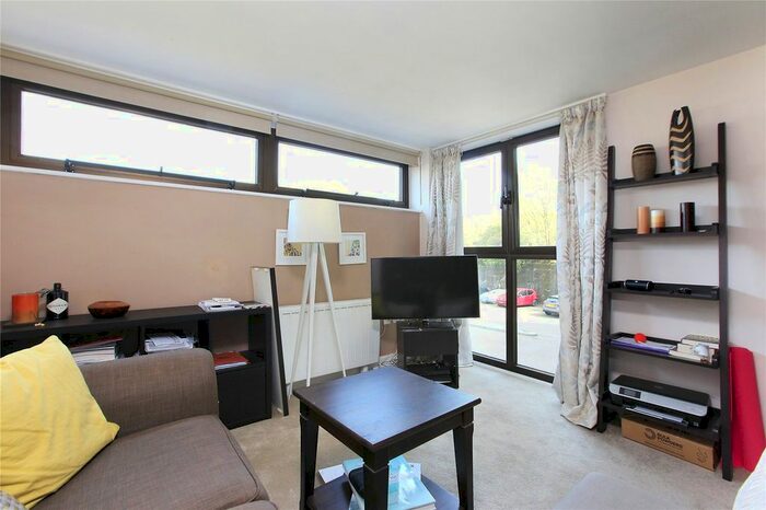 1 Bedroom Flat To Rent In Petergate, Battersea, London, SW11