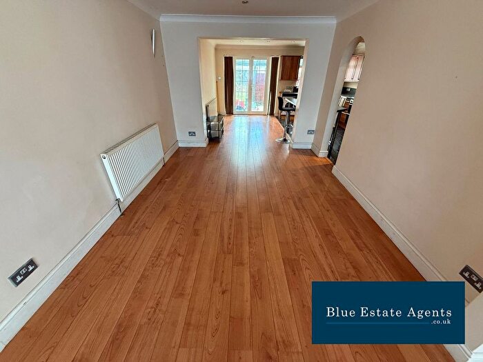 4 Bedroom Semi-Detached House To Rent In West Way, Hounslow, TW5