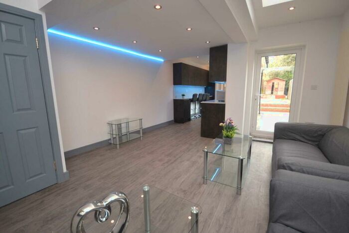 6 Bedroom Terraced House To Rent In De Beauvoir Road, Reading, RG1