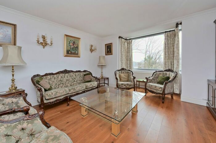 3 Bedroom Flat To Rent In Somerset Square, Holland Park, London, W14