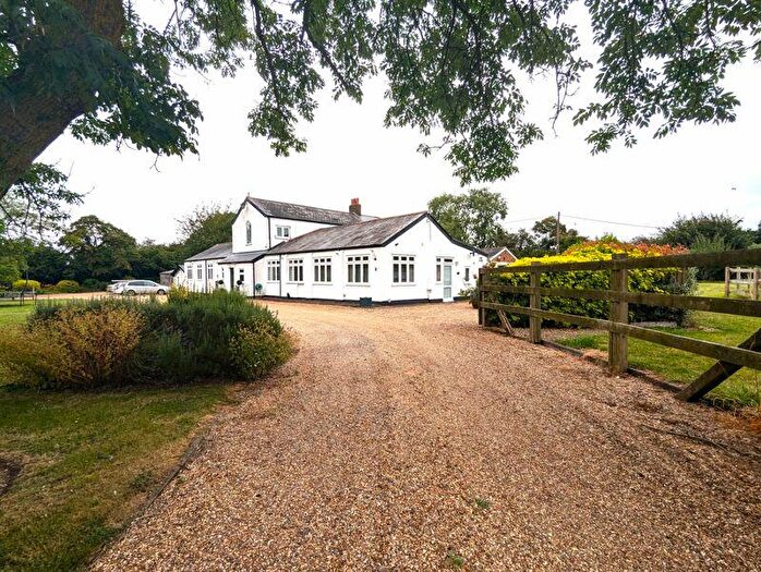 2 Bedroom Semi-Detached Bungalow For Sale In Cherry Tree Lane, Hemel Hempstead, HP2