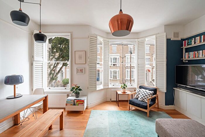 3 Bedroom Flat For Sale In Tabley Road, London, N7