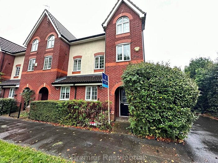 3 Bedroom Apartment To Rent In Kendal Avenue, Manchester, M32
