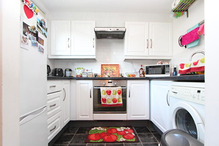 2 Bedroom Apartment To Rent In Pages Hill, Muswell Hill, London, N10