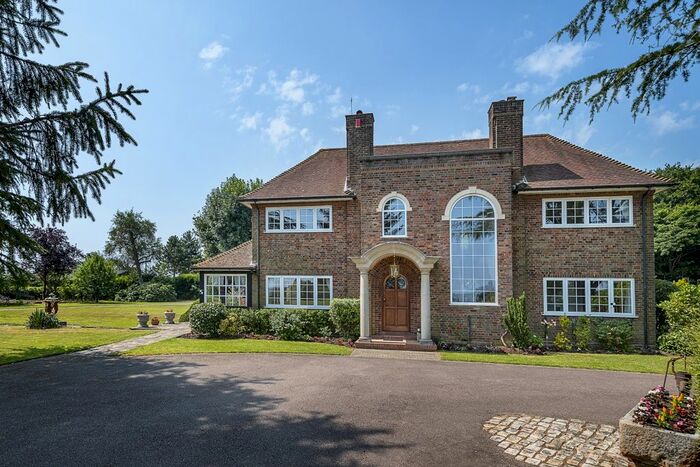 5 Bedroom Detached House To Rent In Bedmond Road, Pimlico, Hemel Hempstead HP3