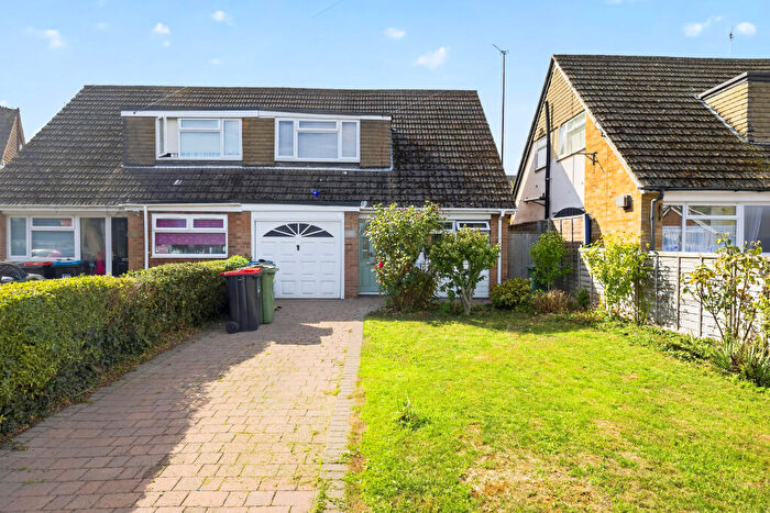 3 Bedroom Semi-Detached House For Sale In Cromwell Avenue, Newport Pagnell, Milton Keynes, MK16