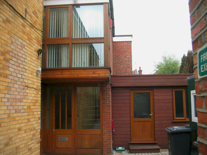 1 Bedroom Flat To Rent In Limerick Mews, London, N2