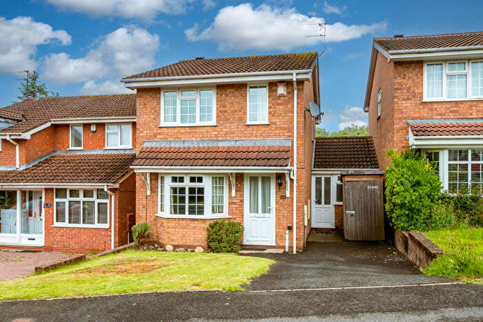 3 Bedroom Link Detached House For Sale In North View Drive, Brierley Hill, DY5