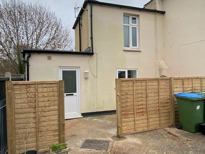 1 Bedroom Flat To Rent In Padwell Road, Southampton, Hampshire, SO14